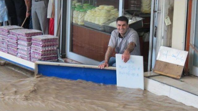 Malatya’da Yağmur Caddeleri Göle Çevirdi