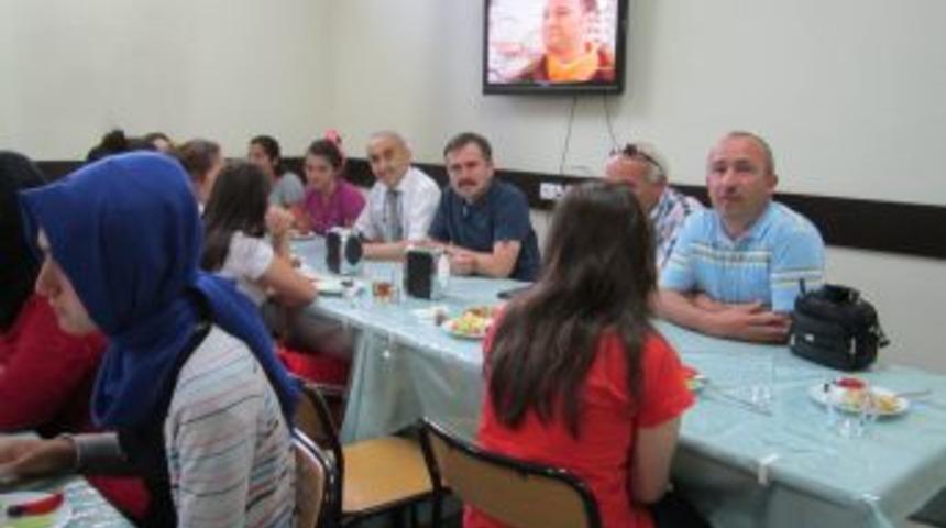 Eflani Lisesi LYS &Ouml;ncesi Moral Gezisi D&uuml;zenledi