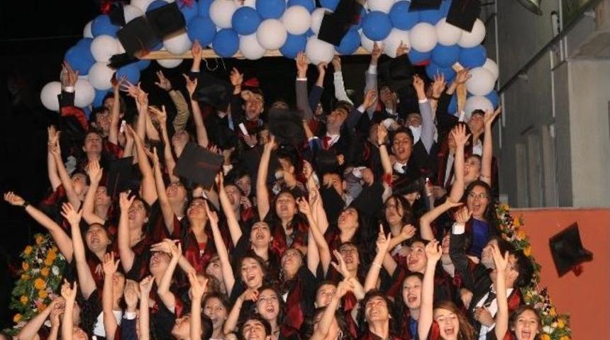 &Ouml;demiş Anadolu Lisesi&rsquo;nde Mezuniyet Sevinci