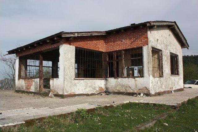 Bir Konuk Bile Ağırlayamadan Harabeye Döndü