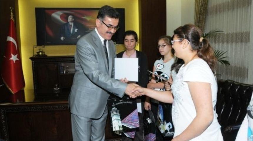 "bir Bilen Olmak İ&ccedil;in Oku" Projesiyle &Ouml;d&uuml;l Kazandılar