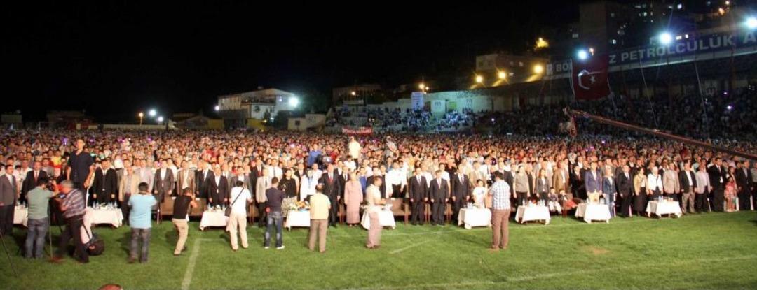 Hoşg&ouml;r&uuml; Şehri Mardin'de Binlerce Kişi D&uuml;nya &Ccedil;ocukları I&ccedil;in Bir Araya Geldi