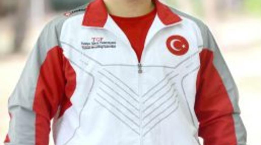 Antalyalı G&uuml;reş&ccedil;i Nazmi Şahin, Uluslararası Turnuvada &Uuml;&ccedil;&uuml;nc&uuml; Oldu