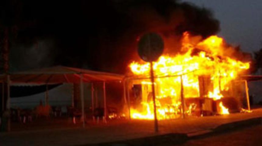 İşyerini ateşe verdi