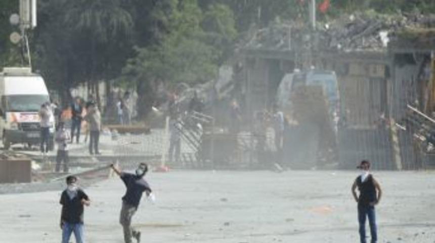 AKM &Ouml;n&uuml;nde M&uuml;dahale