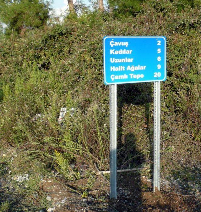 Eskiyen K&ouml;y Ve Y&ouml;n Levhaları Değiştiriliyor 2