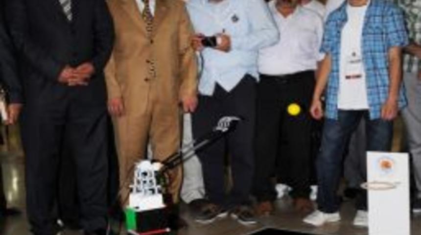 &Uuml;st&uuml;n Zekalı &Ccedil;ocuklar Samsun'daki Robot Yarışında Buluştu