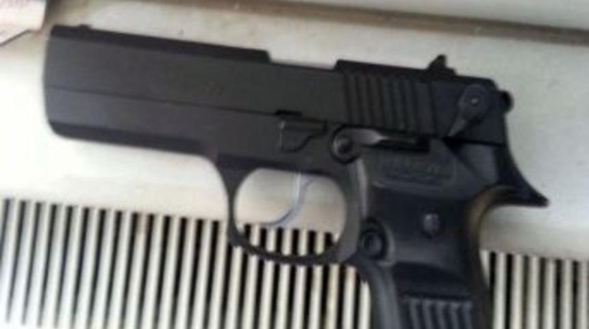 Vali Mutlu, Silahlı Eylemciyi A&ccedil;ıkladı