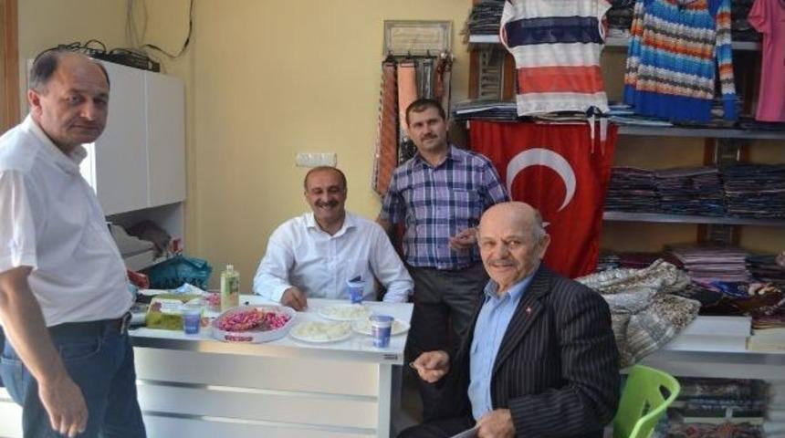 Kula Belediye Başkanı Aşkın, İş Yeri A&ccedil;ılışına Katıldı