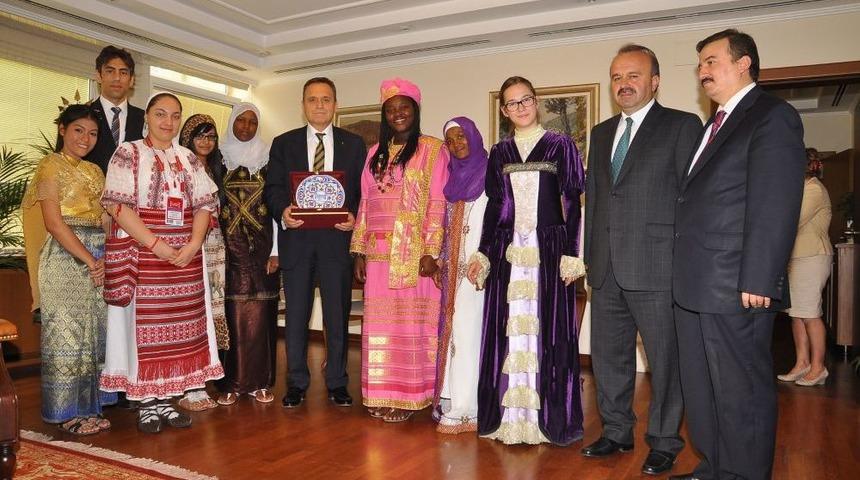 Rekt&ouml;rden Taylandlı &Ouml;ğrenciye: Tayland&rsquo;dan Hi&ccedil; &Ouml;ğrencimiz Yok