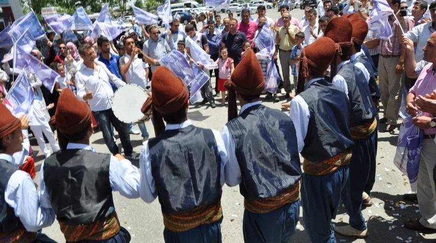 D&uuml;nya &Ccedil;ocukları'na Coşkulu Karşılama