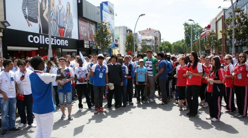 T&uuml;rk&ccedil;enin &Ccedil;ocukları, Sakarya&rsquo;da Sevgi &Ccedil;emberine Alındı