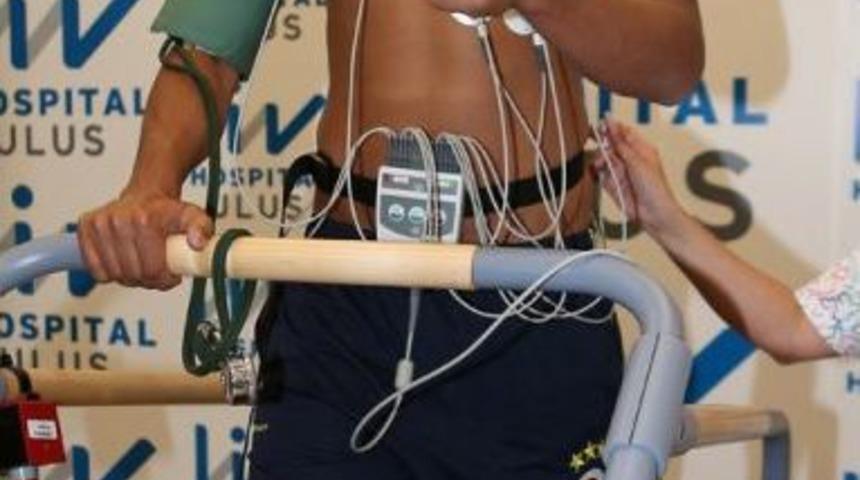 Sağlık Taramasından Ge&ccedil;en Bruno Alves Kul&uuml;p Binasına Ge&ccedil;ti