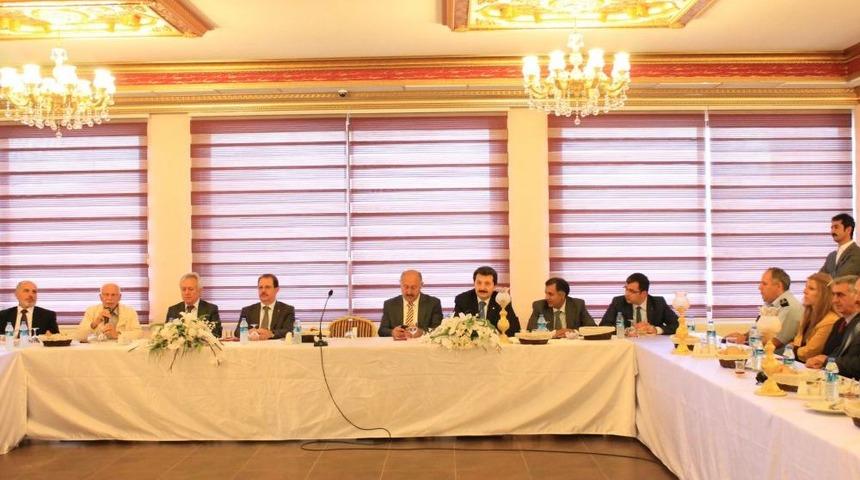 Tayini &Ccedil;ıkan Emniyet Personeli, Eşyalarını Ihtiya&ccedil; Sahibi &Ouml;ğrencilere Bırakacak