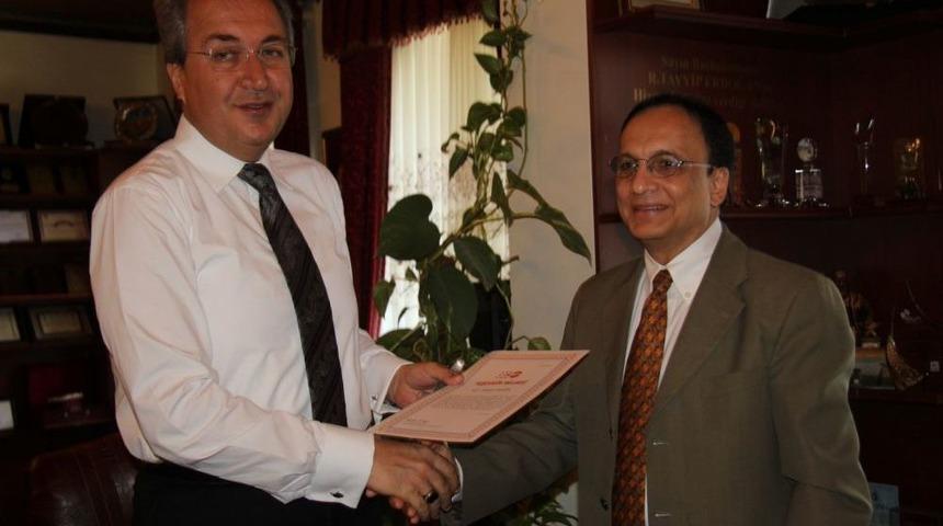 &Uuml;nver: Kadınlara Pozitif Ayrımcılıkta D&uuml;nyaya &Ouml;rnek Olacak Projeyi Uyguluyoruz