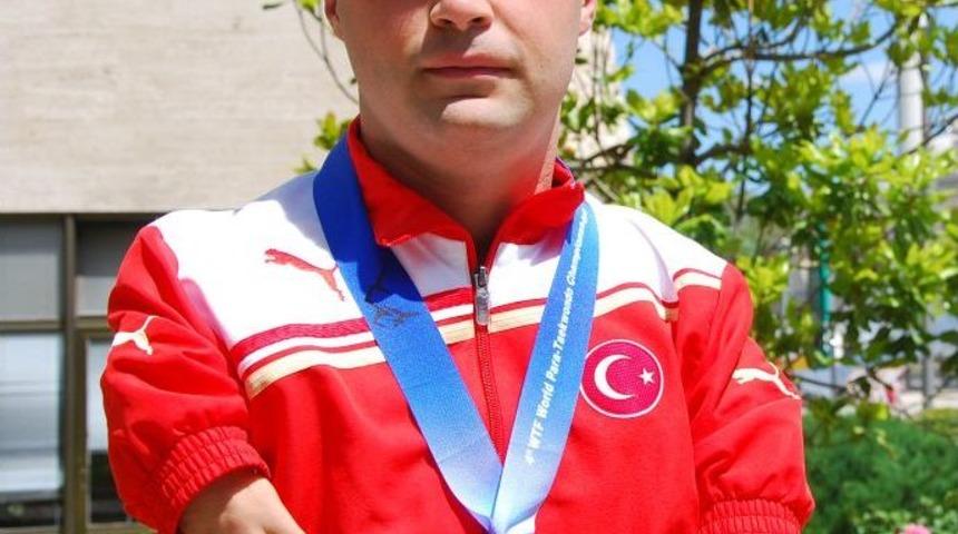 Başkan Aky&uuml;rek, D&uuml;nya Şampiyonu G&ouml;kbaba'yı Kabul Etti