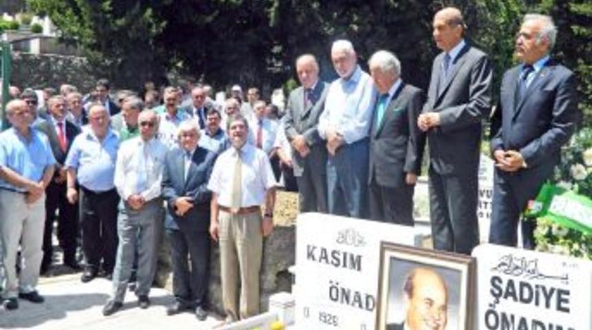Eski Adalet Partisi Milletvekili &Ouml;nadım Kabri Başında Anıldı