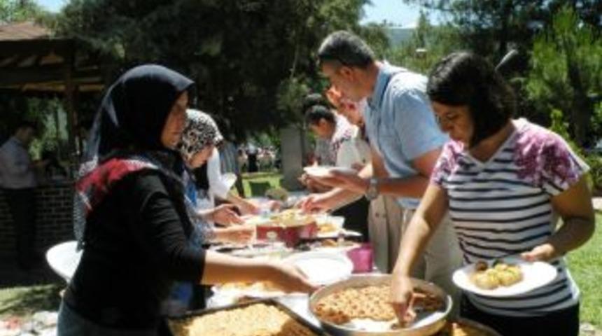 Kimsesiz Çocuklarla Kaynaşma Günü Düzenlendi