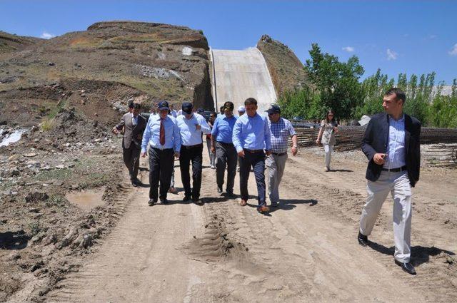 Baraj, Hem Tarlaları Hem Fabrikaları Sulayacak 1