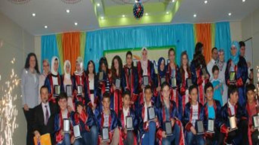 G&uuml;lpembe Koleji'nde Mezuniyet Coşkusu
