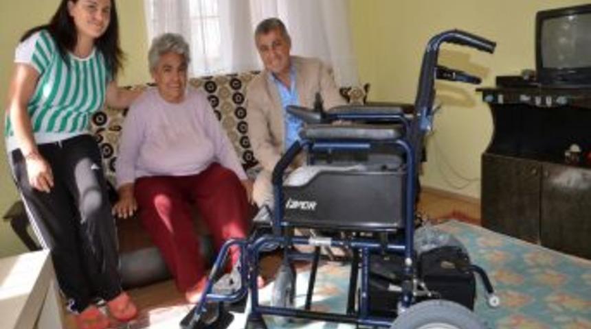 Manavgat Belediyesi 3 Engelliye Ak&uuml;l&uuml; Tekerlekli Sandalye Hediye Etti