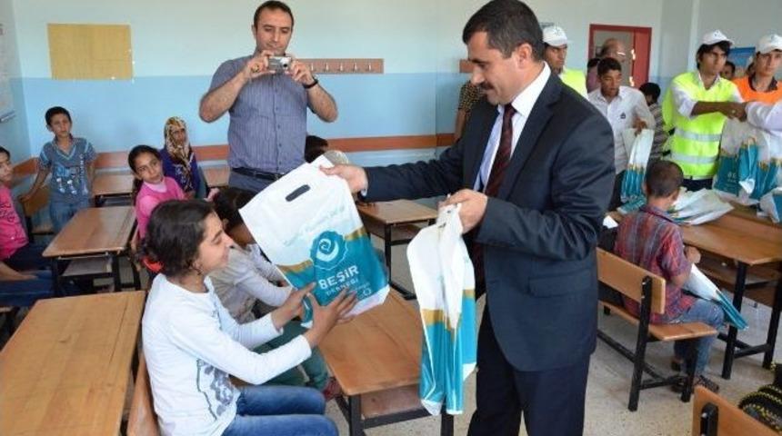 &Ouml;grencilere Kırtasiye Ve Giyim Yardımı