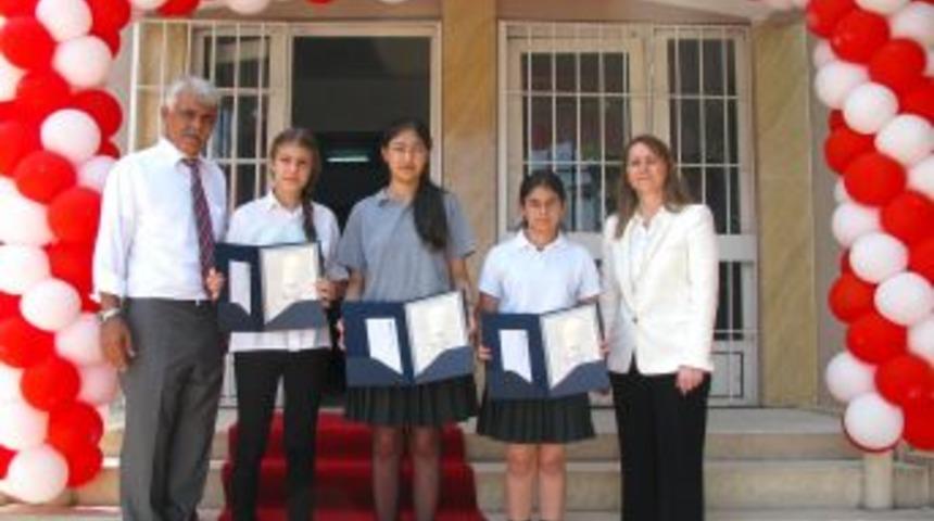 Sakıp Sabancı&rsquo;nın Adı Eğitim &Ouml;d&uuml;llerinde Yaşatılıyor