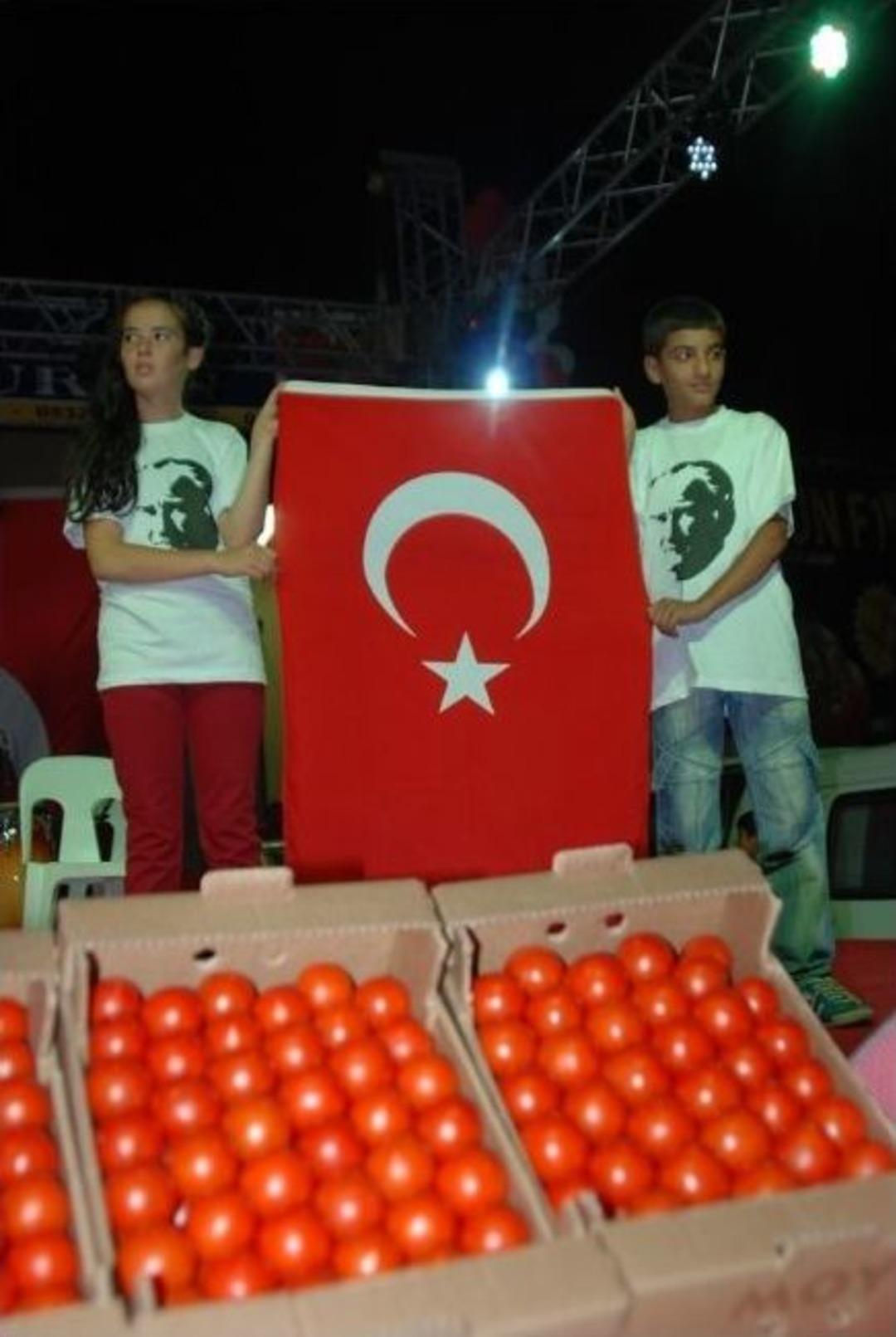 26. Geleneksel Domates Festivali Kumluova&rsquo;da Ger&ccedil;ekleştirildi