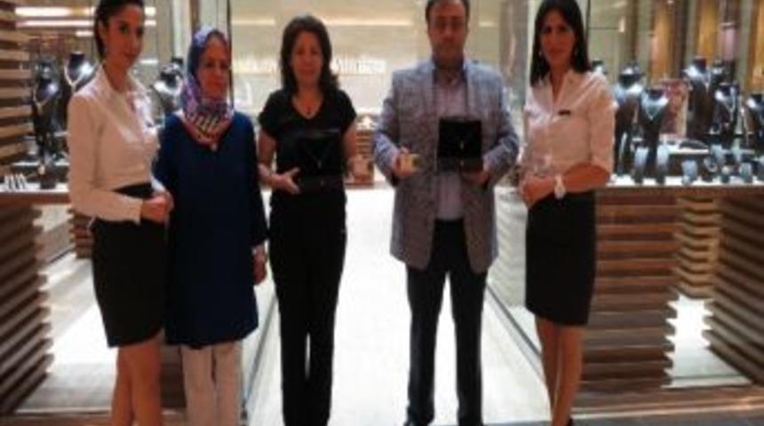 Avm Kartı İle Altın Kolye Kazandılar