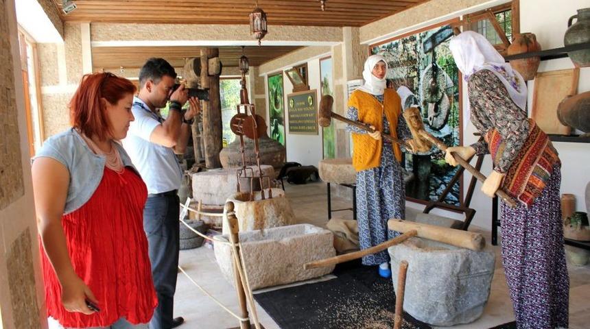 Turistler, Y&ouml;r&uuml;k Hayatını 6 Dilde Dinleyecek