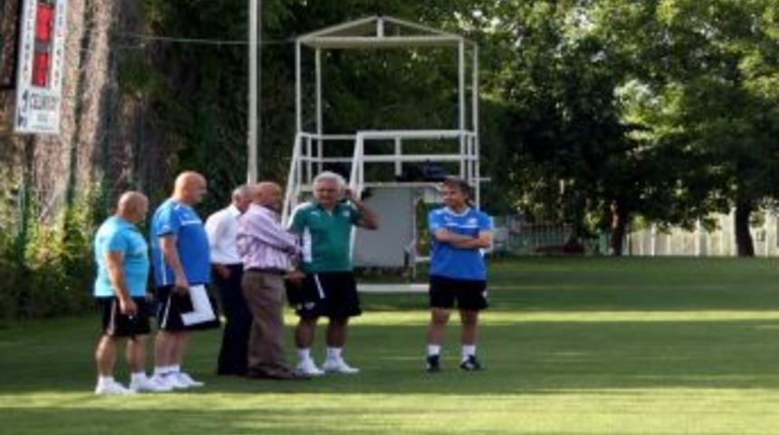 Bursaspor'da Hikmet Karaman Sahaya Indi
