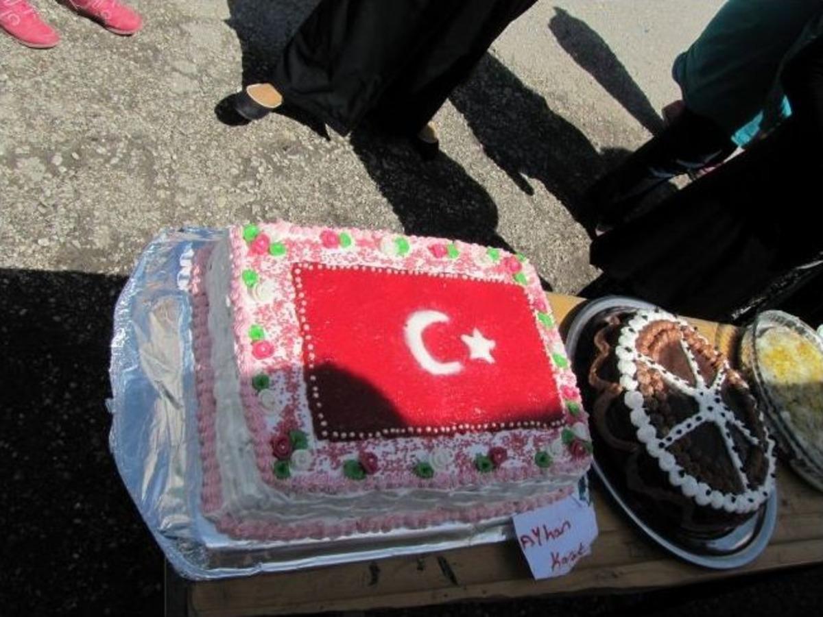 &Ouml;ğrenci Anneleri Arasında Yaş Pasta S&uuml;sleme Yarışması