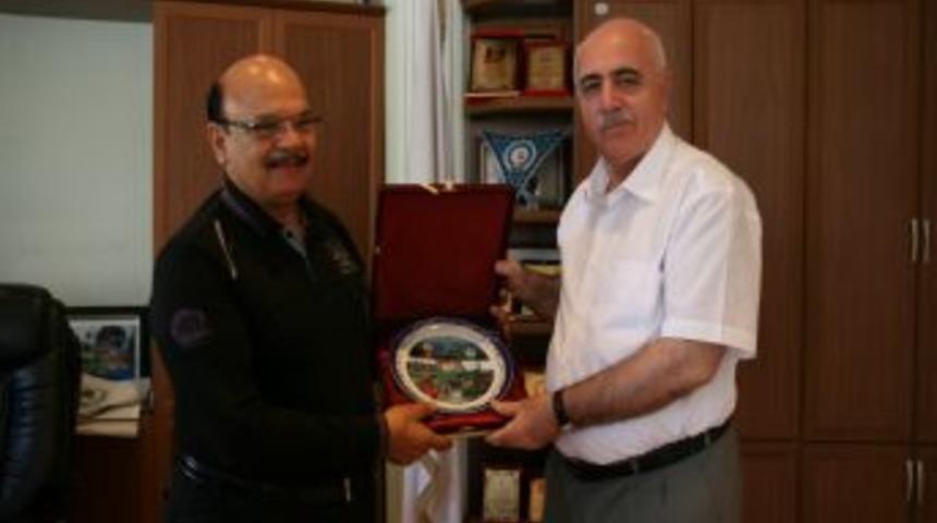 Başkan G&uuml;nel M&uuml;ft&uuml;lere Plaket Verdi