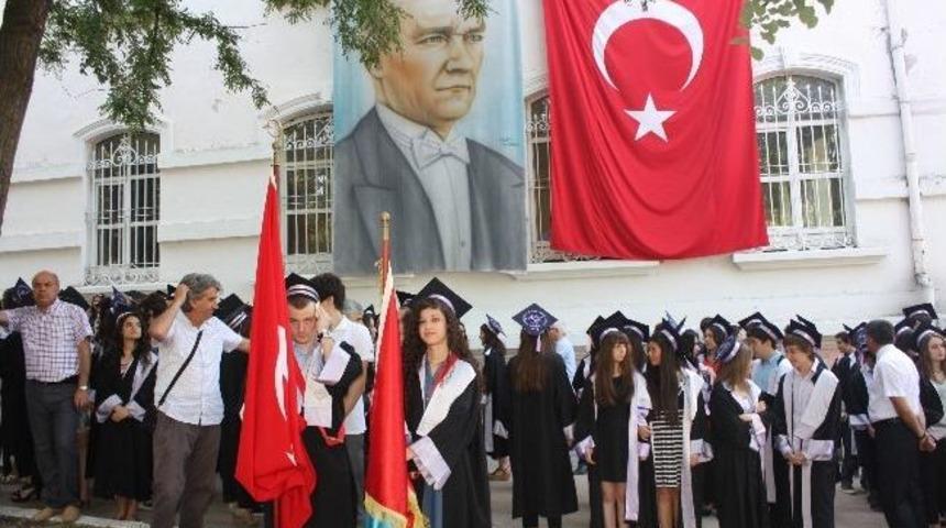 Anadolu &Ouml;ğretmen&rsquo;de Mezuniyet Sevinci