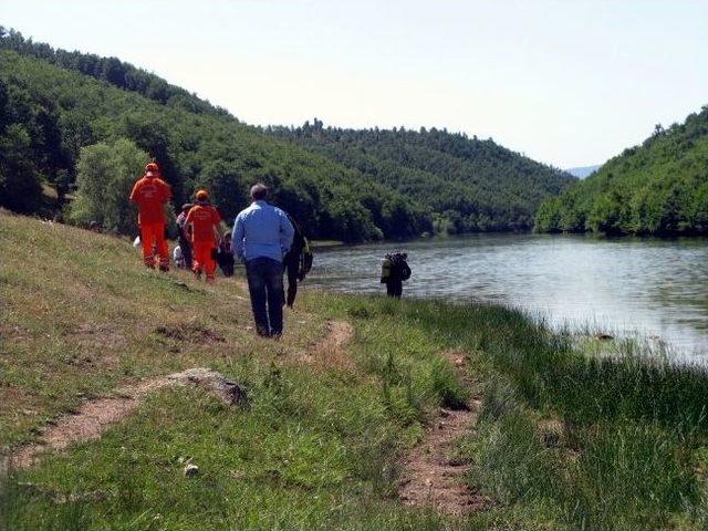 Serinlemek İ&ccedil;in Girdiği G&ouml;lette Boğuldu 3