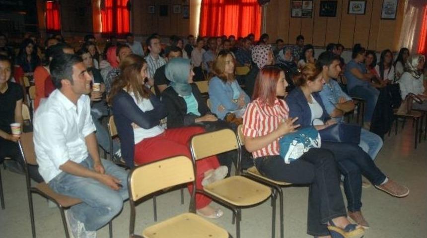 Liseli &Ouml;ğrencilerden &Ouml;rnek Davranış