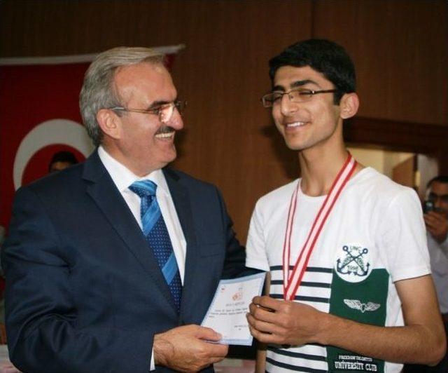 Huzurlu Bir Toplum İçin Evrensel Değerler Eğitimi Ödül Töreni Yapıldı 2