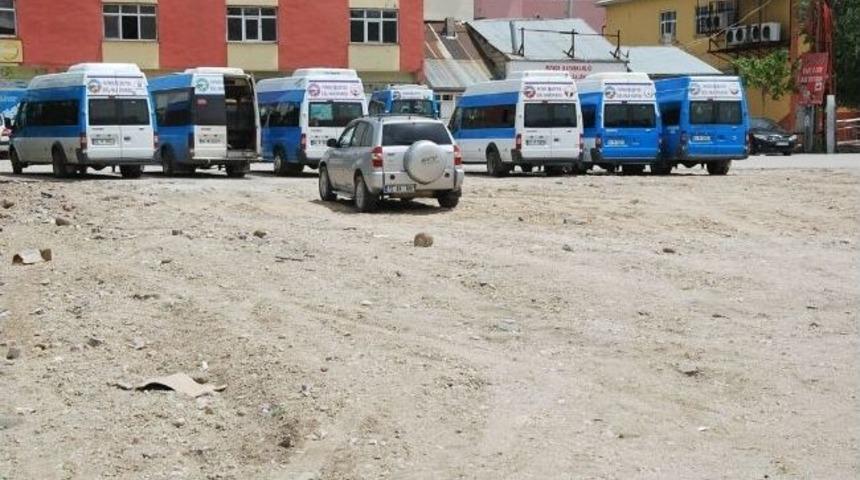 Yıkılan Eski Devlet Hastanesi Yeri Ge&ccedil;ici Olarak Otopark Oldu