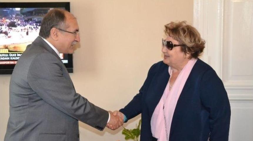 T&uuml;rk Kadınlar Konseyi Manisa Şubesi'nden Vali Savaş'a Ziyaret