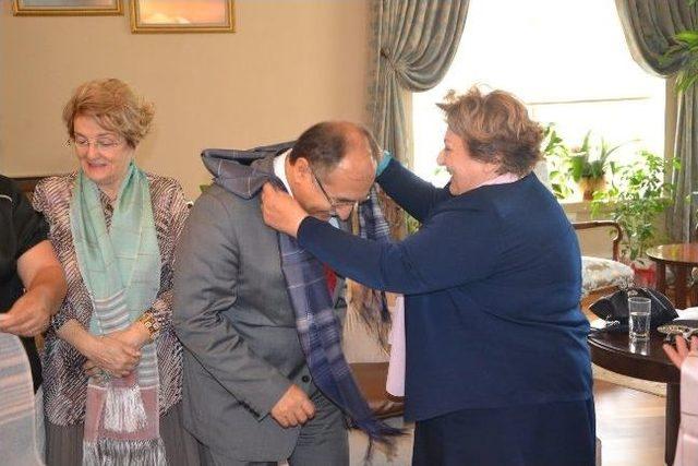 T&uuml;rk Kadınlar Konseyi Manisa Şubesi nden Vali Savaş a Ziyaret 1