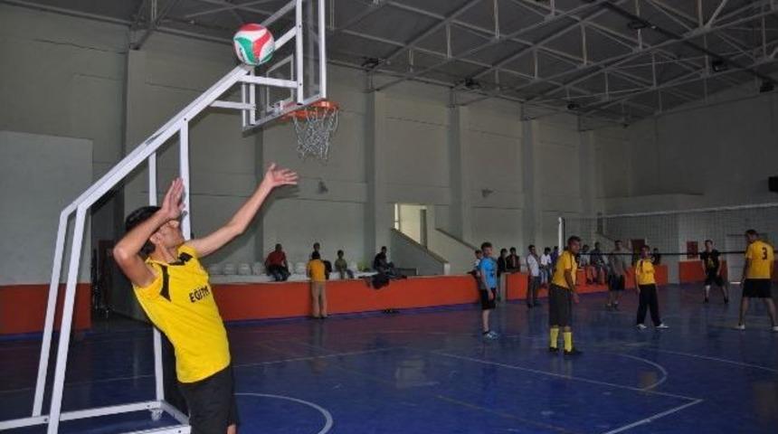 Hizan&rsquo;da Voleybol Turnuvası D&uuml;zenlendi.