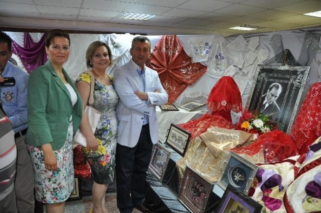 Menemen'de Kursiyerlerin El Emekleri G&ouml;r&uuml;c&uuml;ye &Ccedil;ıktı