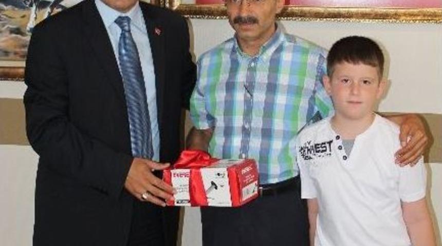 Atık Pil Toplayan Okul Ve &Ouml;ğrenciler &Ouml;d&uuml;llendirildi