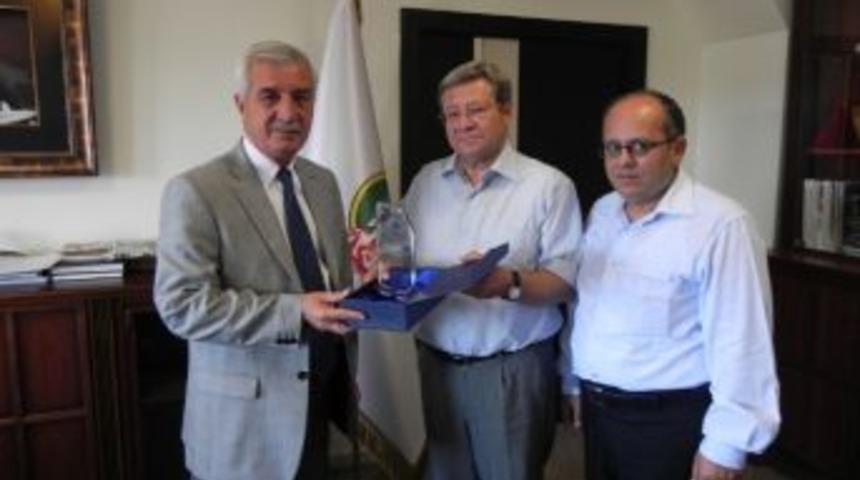 İller Bankası&rsquo;ndan &Ouml;demiş Belediyesi&rsquo;ne Plaket
