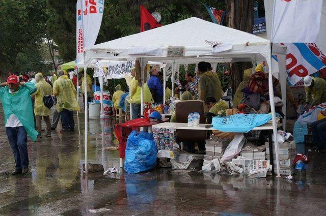 Gezi Parkı Eylemcileri Güne Yağmurla Başladı 1