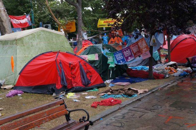 Gezi Parkı Eylemcileri Güne Yağmurla Başladı 3
