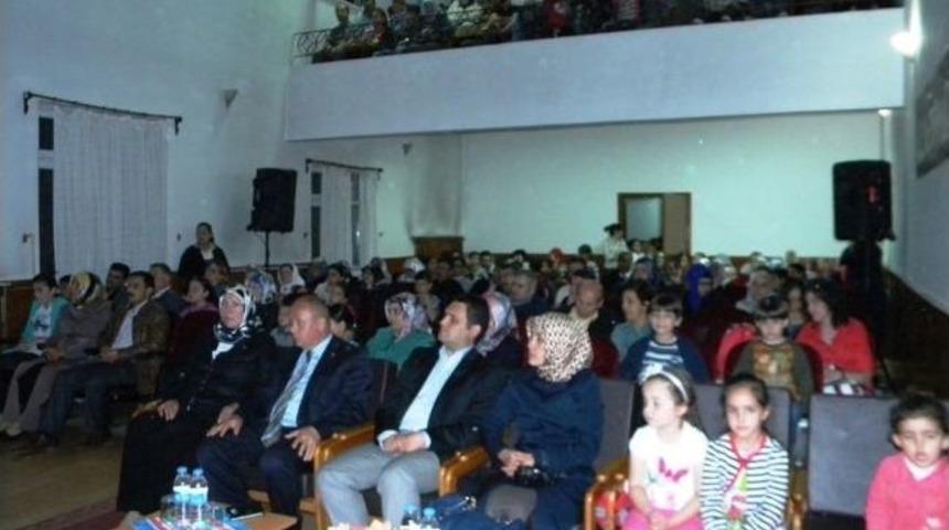 İlkokul &Ouml;ğrencileri Tiyatro Sahneledi
