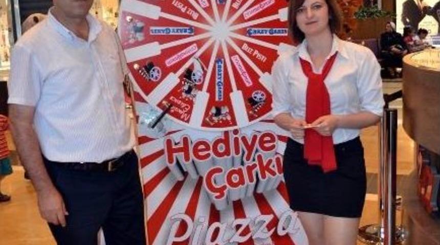 Piazza'nın Hediye &Ccedil;arkı D&ouml;n&uuml;yor