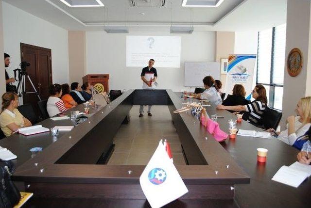 Kadın Girişimcilerden Liderlik Ve İnsan Kaynakları Seminerleri 1