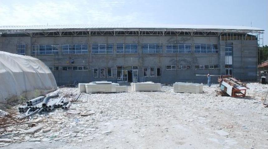 Yatağan Spor Salonu Yeni Sezona Hazır Olacak